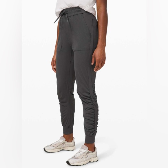 Lululemon Beyond the Studio Jogger $118 - Picture 1 of 8